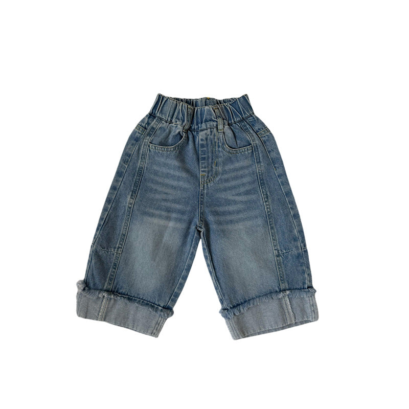 Wide leg jeans with frayed edges