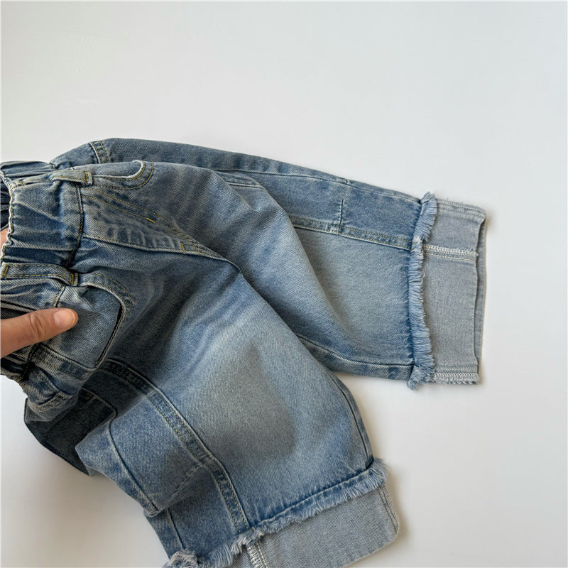 Wide leg jeans with frayed edges