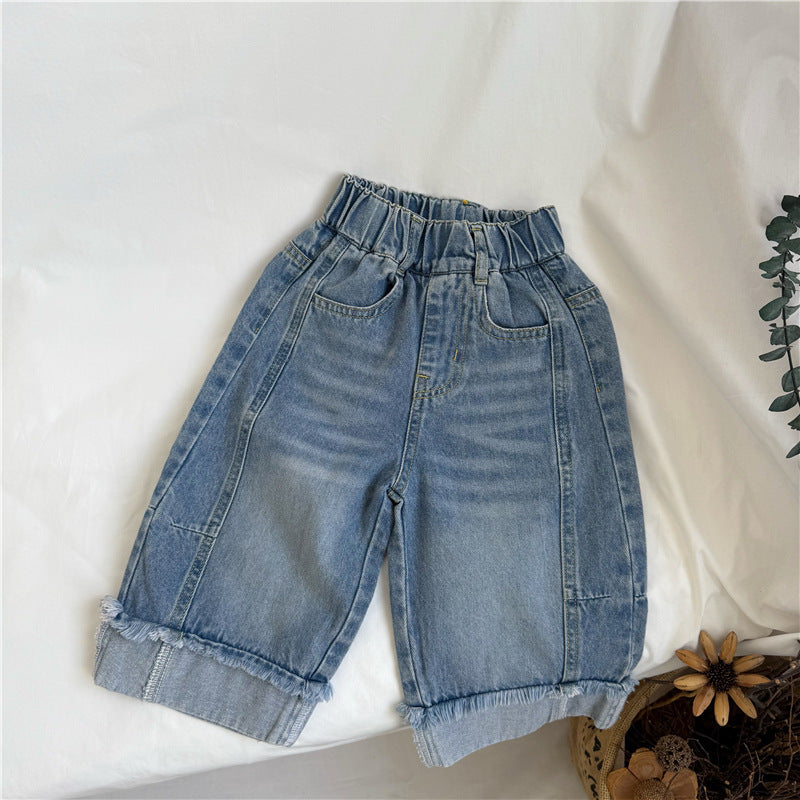 Wide leg jeans with frayed edges