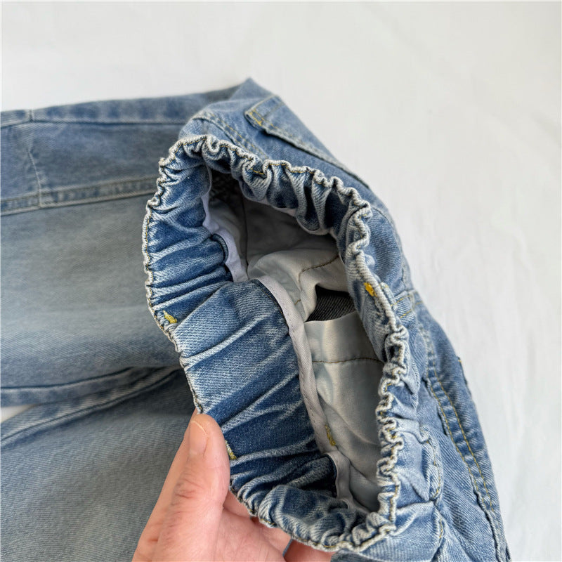 Wide leg jeans with frayed edges